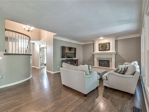 4th image of 14112 Gillette St