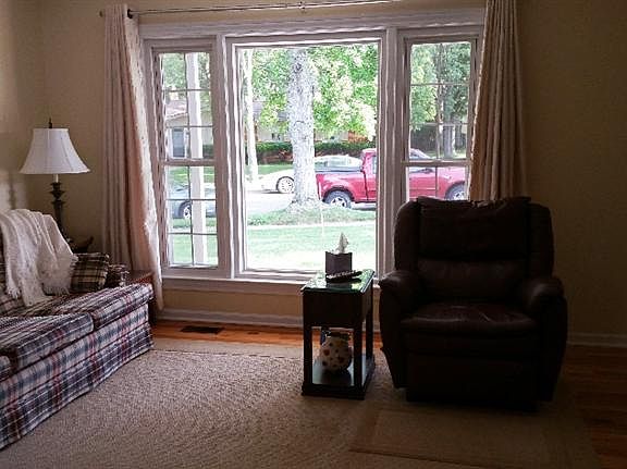 4th image of 320 Marian Ct