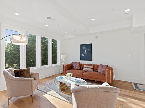 3rd image of 837 19th St NE #6