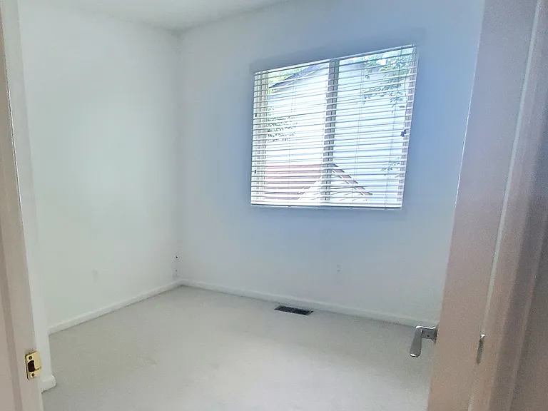 1043 Olson Ave — Photo 11