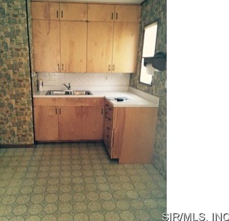 4th image of 805 Saint Thomas Ln