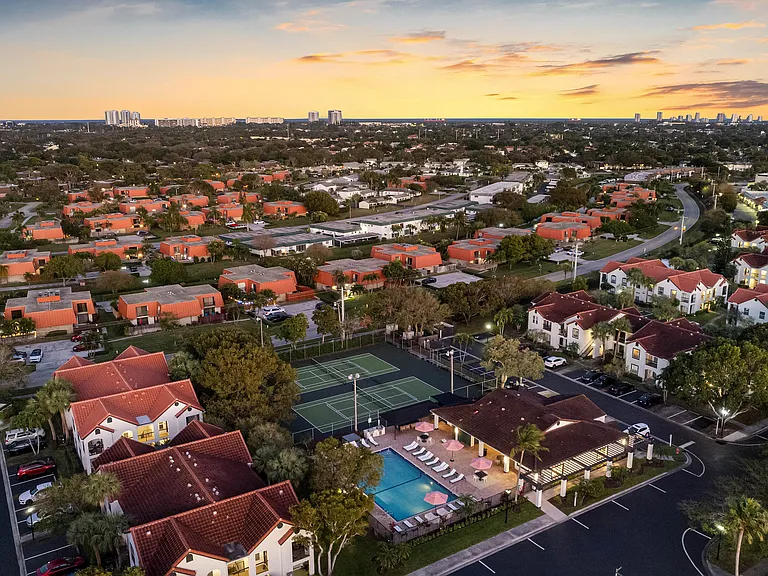 Avana Palm Beach Gardens — Photo 31