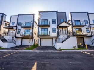 762 Seaport Dr, Elizabeth, NJ 07201