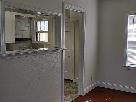 5th image of 1617 E Barton Ave