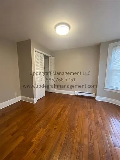521 Oxford St — Photo 18
