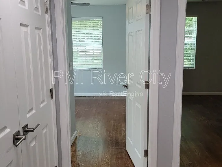 1356 River Hills Cir E — Photo 10