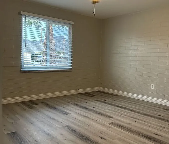 1753 W Brown St — Photo 12