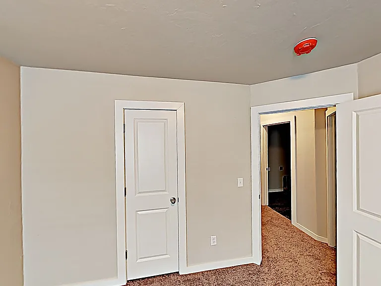 1045 Creekside Dr — Photo 9