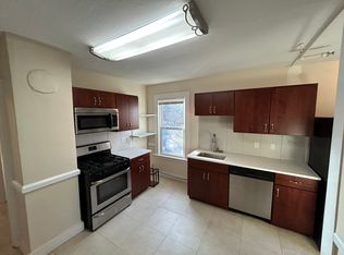 27 Housatonic St APT 1, Lenox, MA 01240
