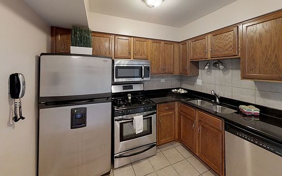 3rd image of 617 Limerick Ln APT 2A