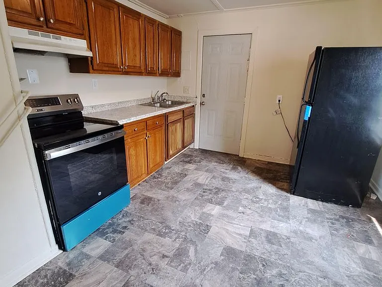 387 Carver Cir — Photo 2