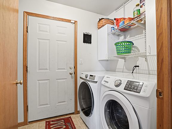 4th image of 862 Berkshire Pl