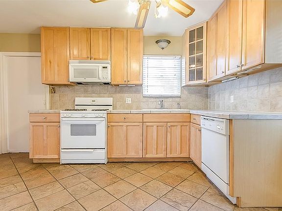 5th image of 3731 Seguin Dr