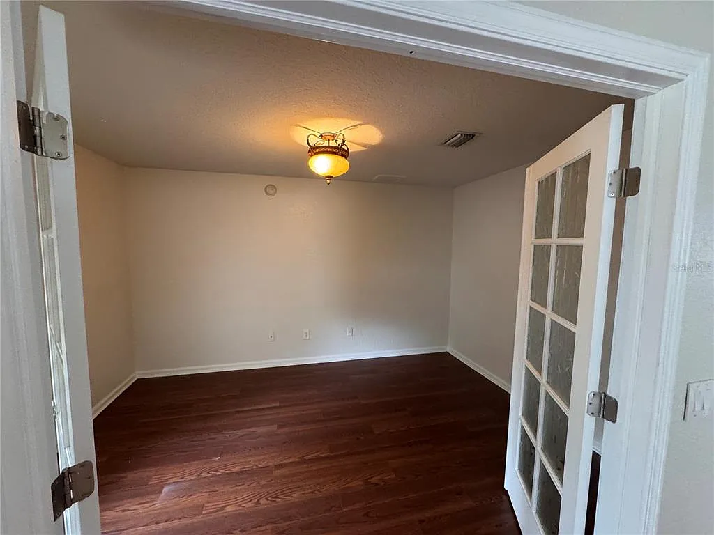 3 bed, 2.0 bath, 2185 sqft, $2,100 — Photo 3