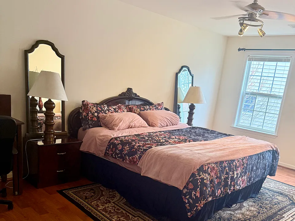 3821 Lacy Blvd #4
