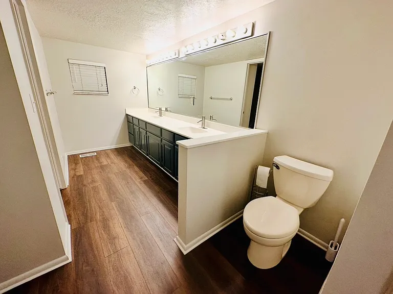 2586 E Woodland Dr #1 — Photo 15