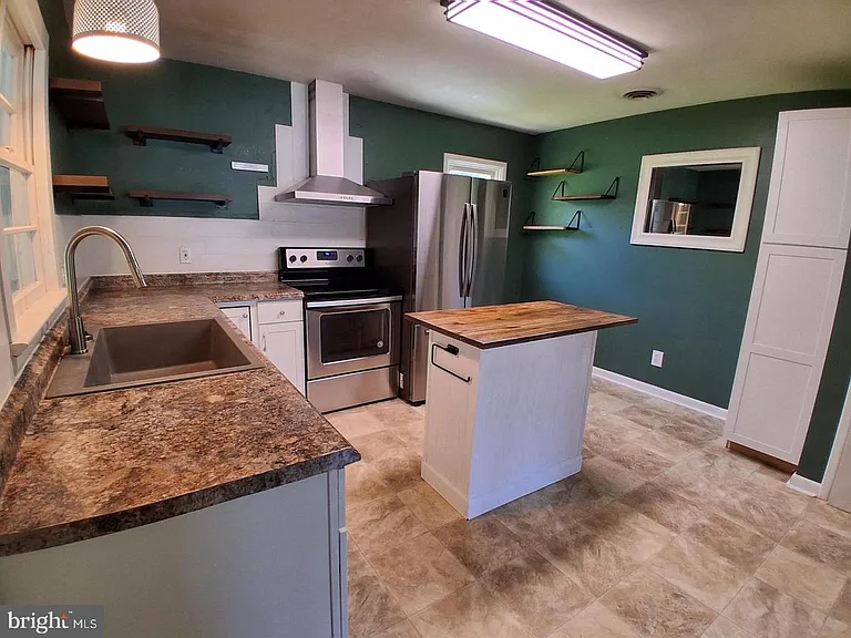 16 Ford Ave — Photo 4