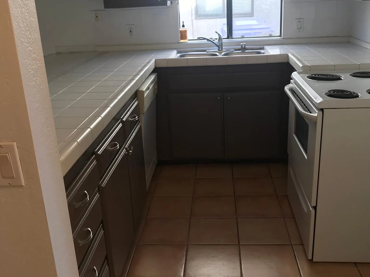 3 bed, 1200 sqft, $2,400 — Photo 4