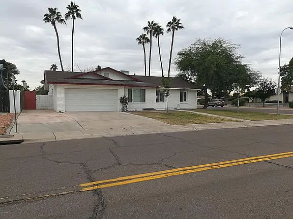 2nd image of 1905 E Del Rio Dr