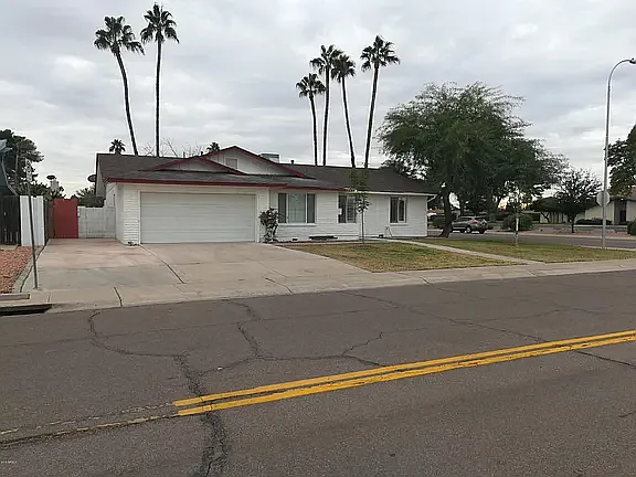 Building Photo - 1905 E Del Rio Dr
