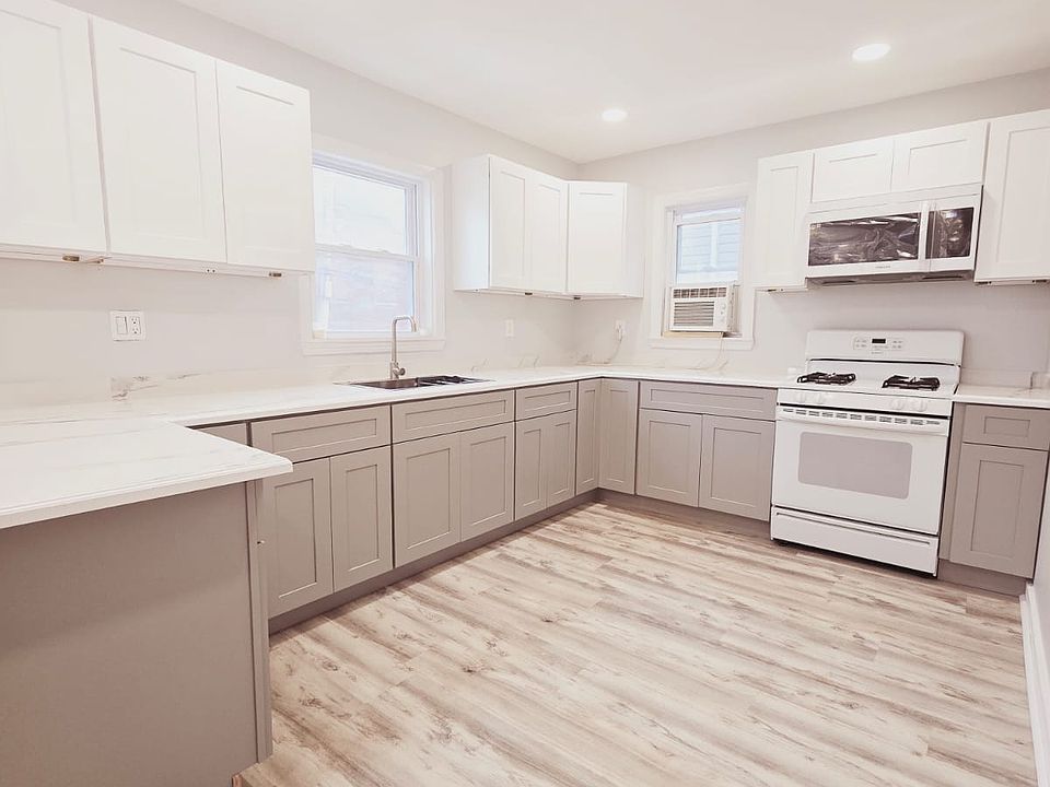 1st image of 326 Sutton St #1B