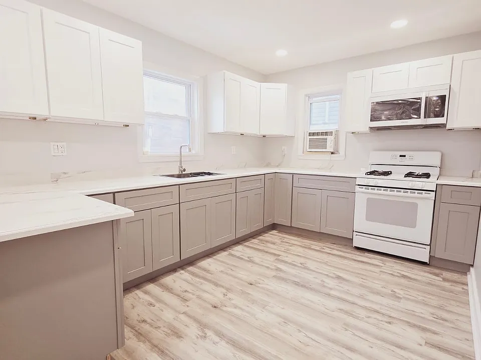 326 Sutton St #1B