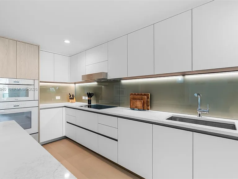 9221 E Bay Harbor Dr #408 — Photo 12