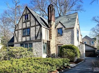 211 Waiku Rd, Ridgewood, NJ 07450