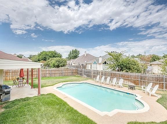 2nd image of 2624 Lakeside Dr