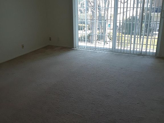 5th image of 986 Mangrove Ave