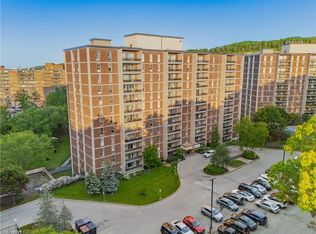 1966 Main St W #706, Hamilton, ON L8S 1J6