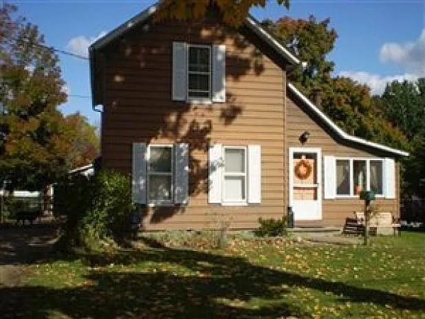 227 Grant St photo 1