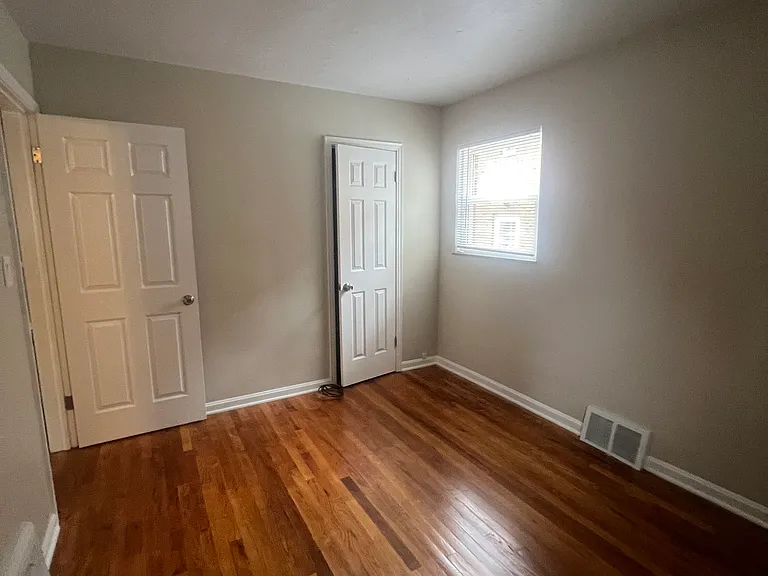 472 E 222nd St #1 — Photo 15