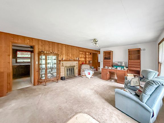 2nd image of 333 W Champaign Ave