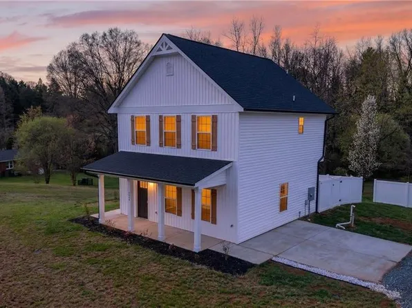 4434 Gracemont Dr, Winston Salem, NC 27106