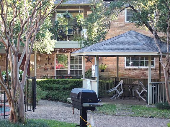 4th image of 7914 Royal Ln #115