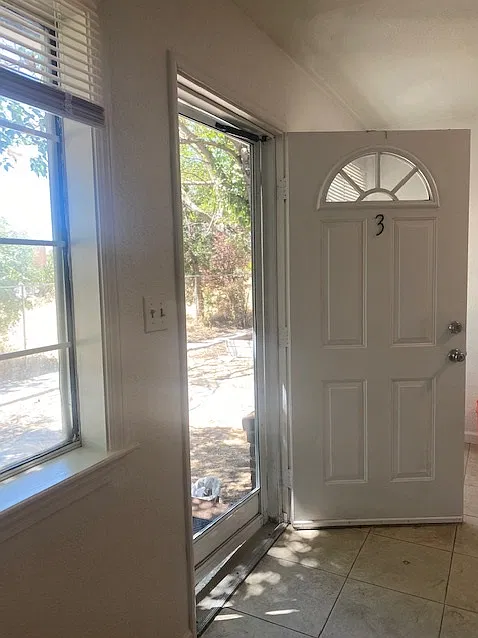 2749 Fairfield St — Photo 3