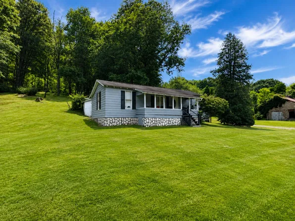 130 Hot Coal Rd, Sophia, WV 25921