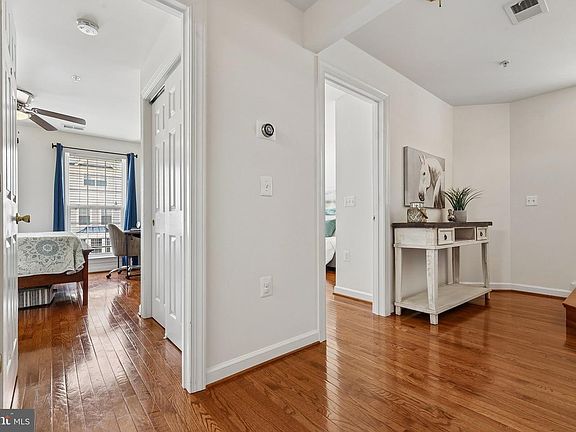 4th image of 2507 Einstein St #223