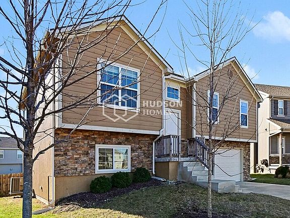 3rd image of 710 Charles Cir
