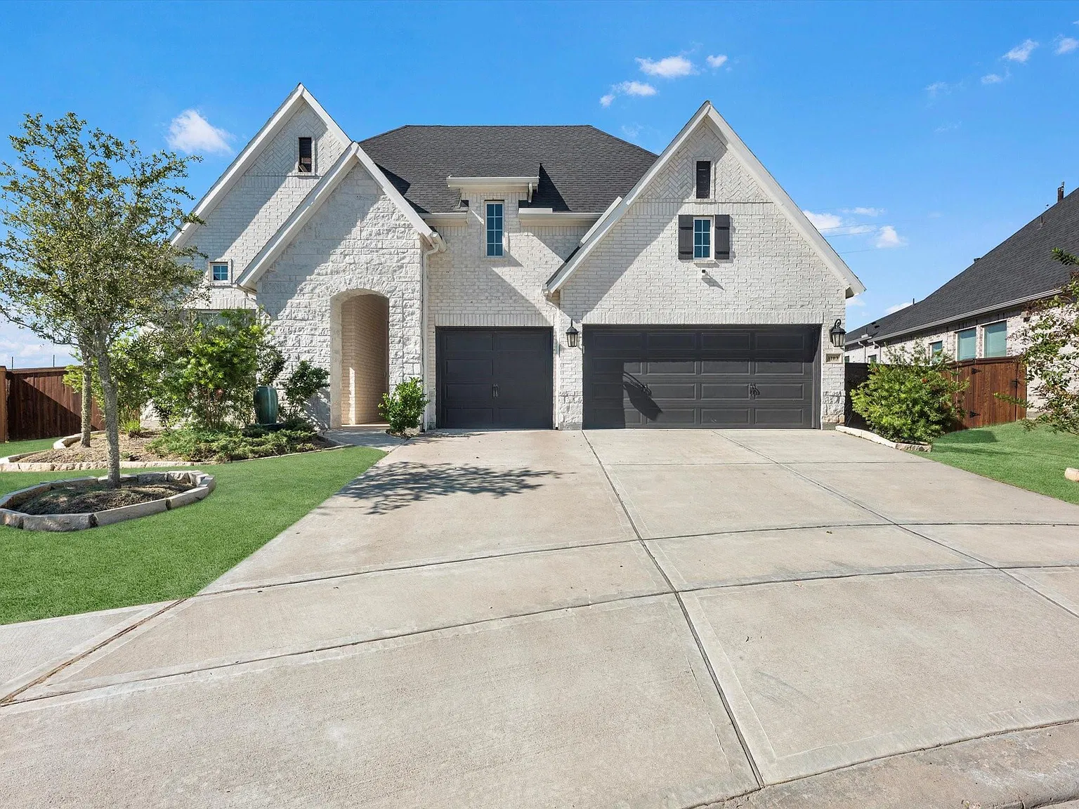 4 bed, 3.0 bath, 2855 sqft, $4,000 — Photo 1