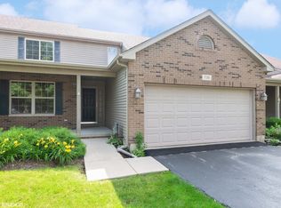 736 Dolores Ln, Sycamore, IL 60178