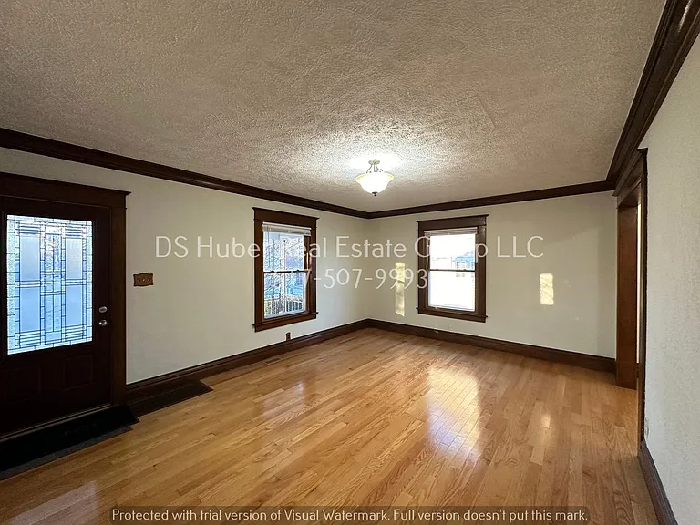 1027 Climax St — Photo 3