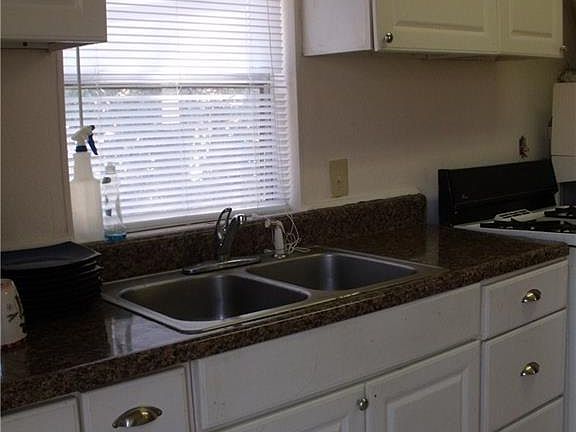 4th image of 410 Dickson St APT B