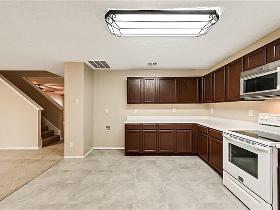 5th image of 2604 Pecan Dr