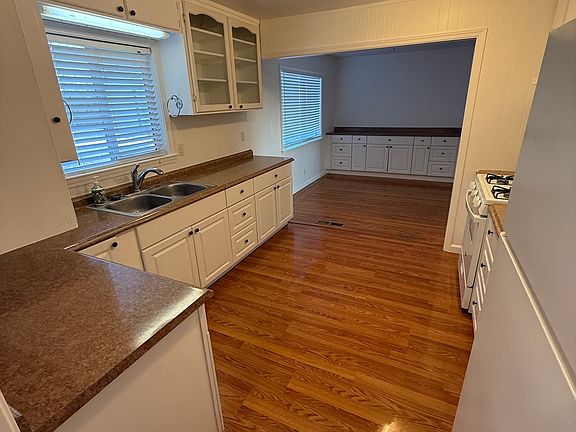 5th image of 536 Landis Cir