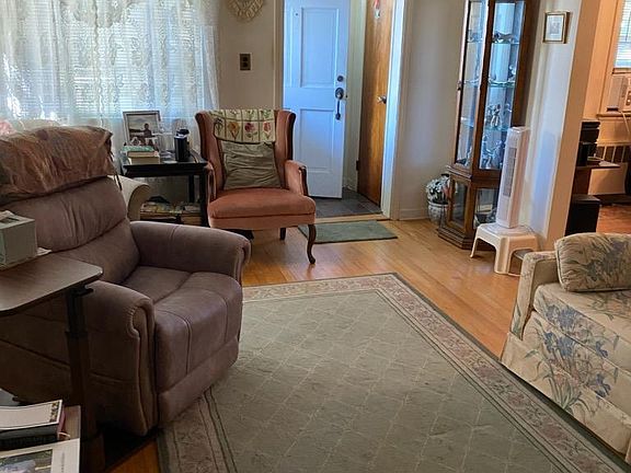 4th image of 209 Neal Dow Ave