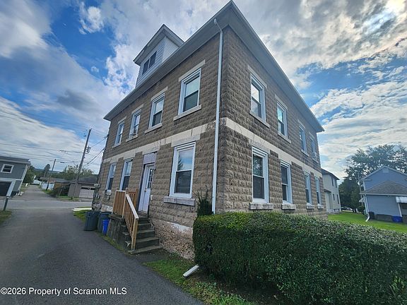 4th image of 127 Brook St