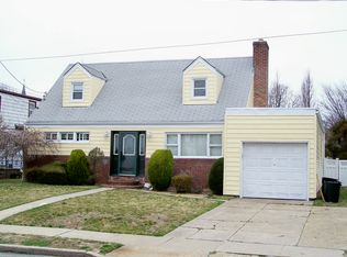 46 Nottingham Rd, Malverne, NY 11565