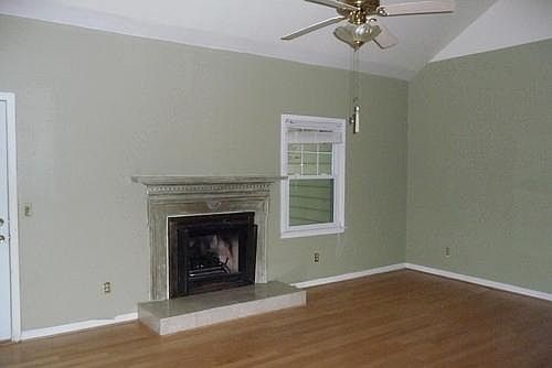 4th image of 1029 Hammack Ct